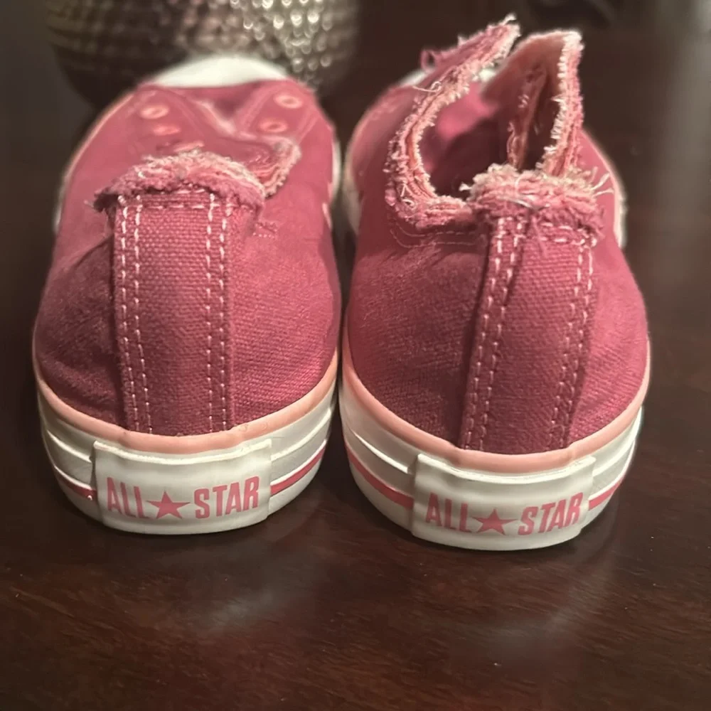 Converse Junior Size 6 W/ Distressed Borders Purple and pink color, Brand new - Picture 6 of 12